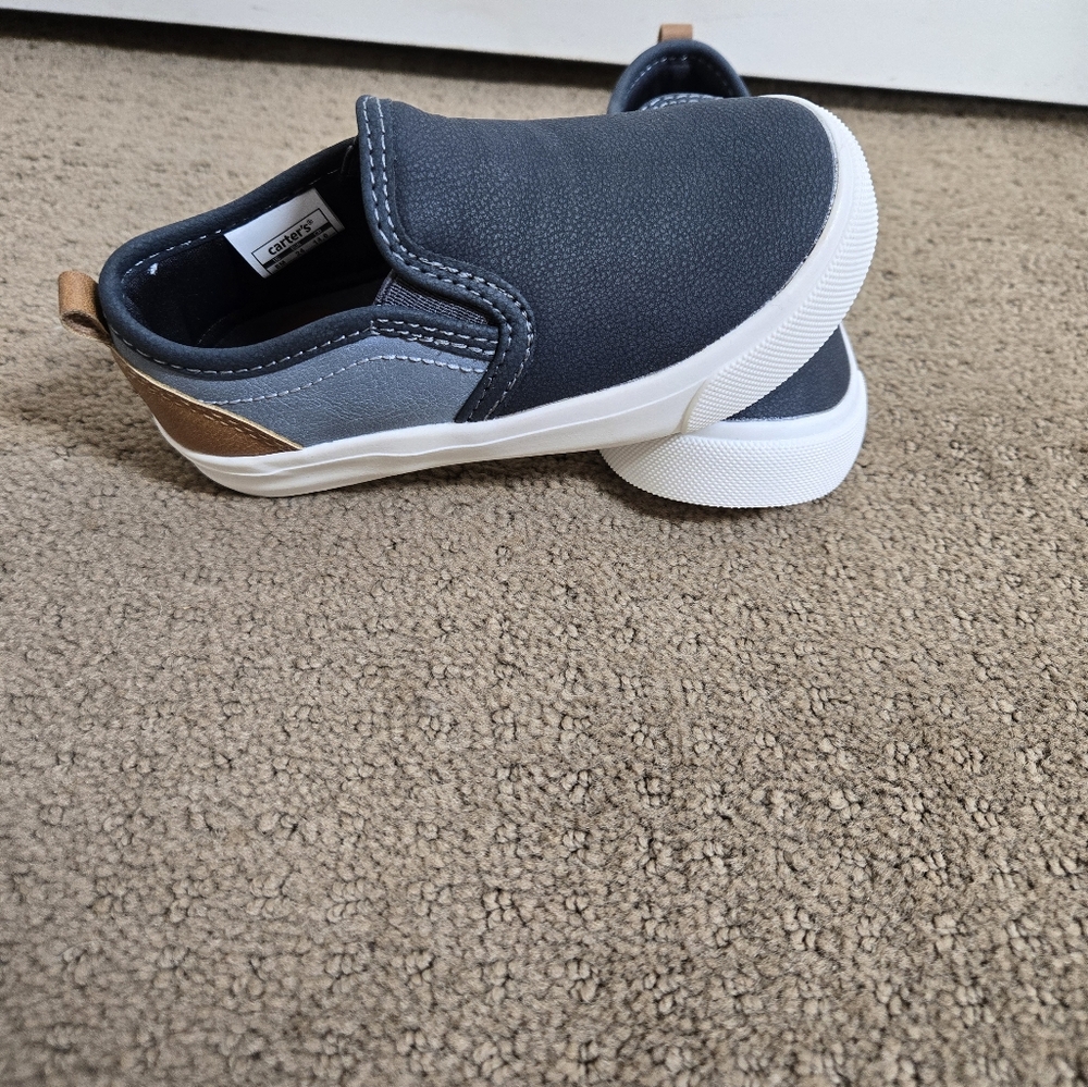 Carter's boys shoes size 8